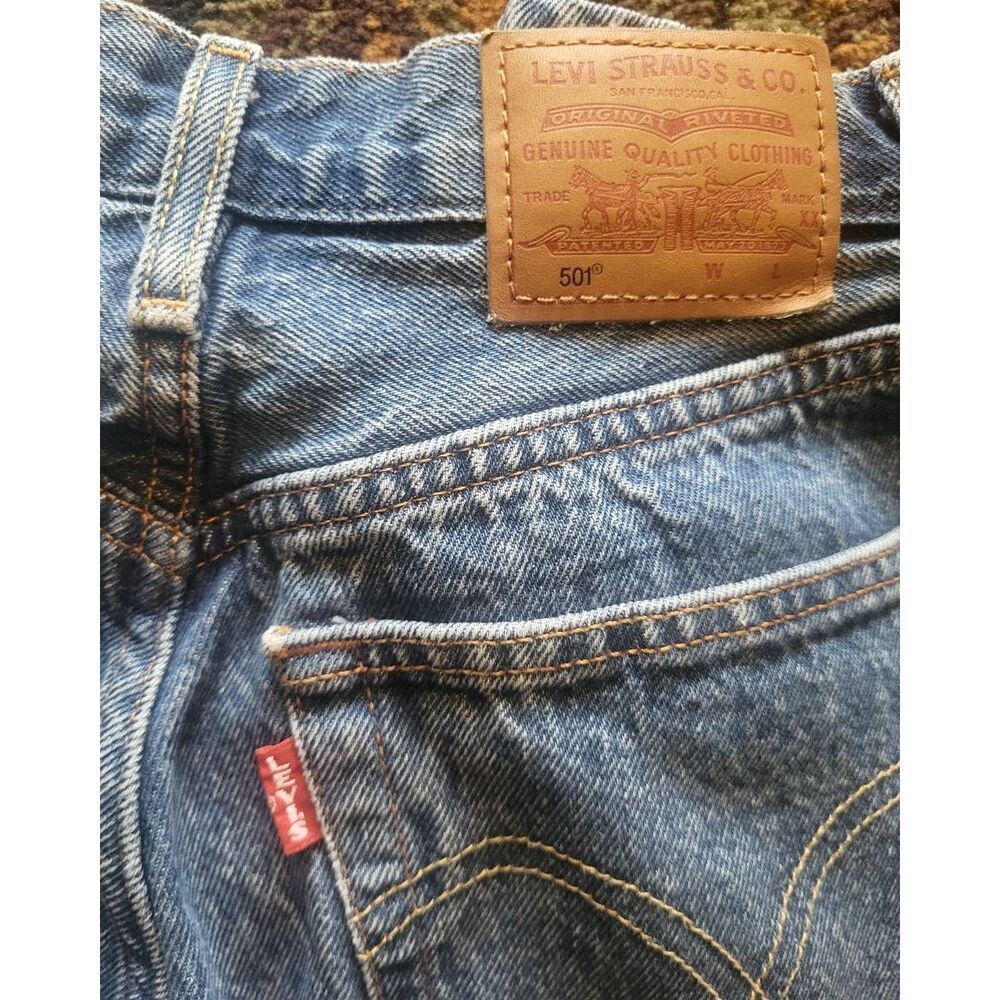 Levi's Jeans Women's 24 Blue 501 Original Fit Classic Straight Shout Out - Picture 4 of 5